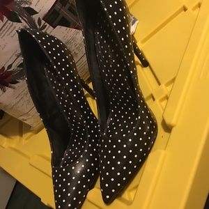 Black and white Polkadot Pointtoe Heels
